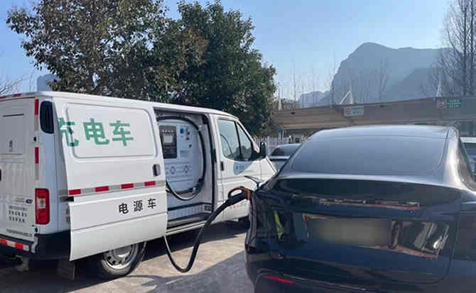 前山汽车搭电