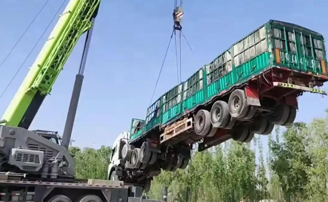 前山道路脱困救援案例